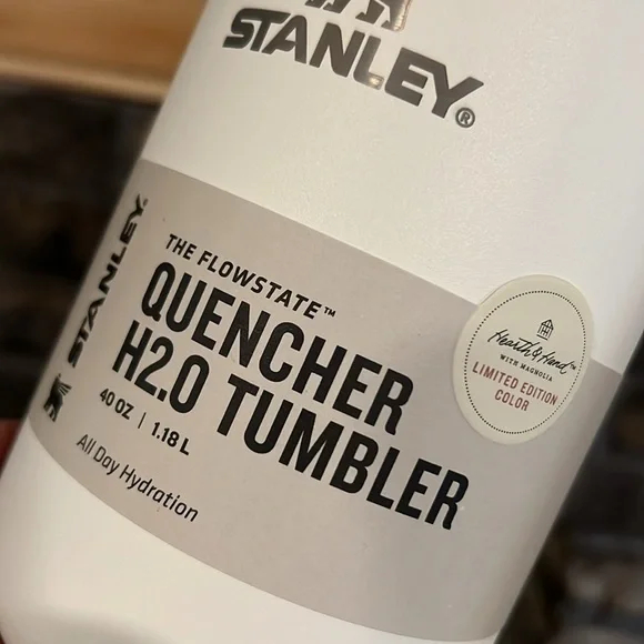 Stanley Stainless H2.O Flowstate Quencher Tumbler Sour Cream Hearth&Hand 40 oz